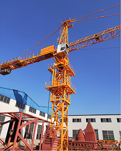 Башенный кран QTZ200. Цена по запросу.